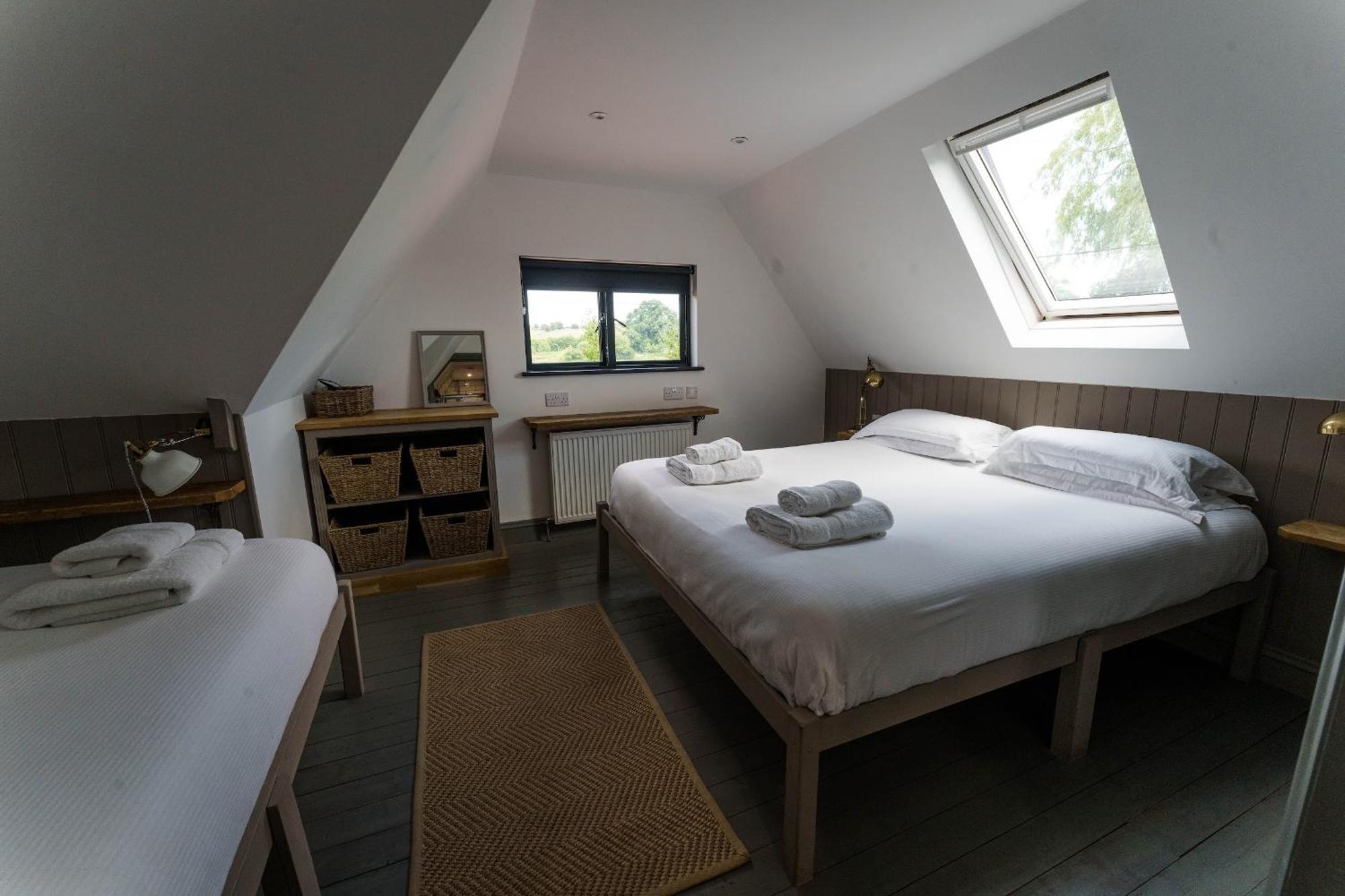 Wavehorne Vineyard Oast Sleeps 25ヴィラ エクステリア 写真